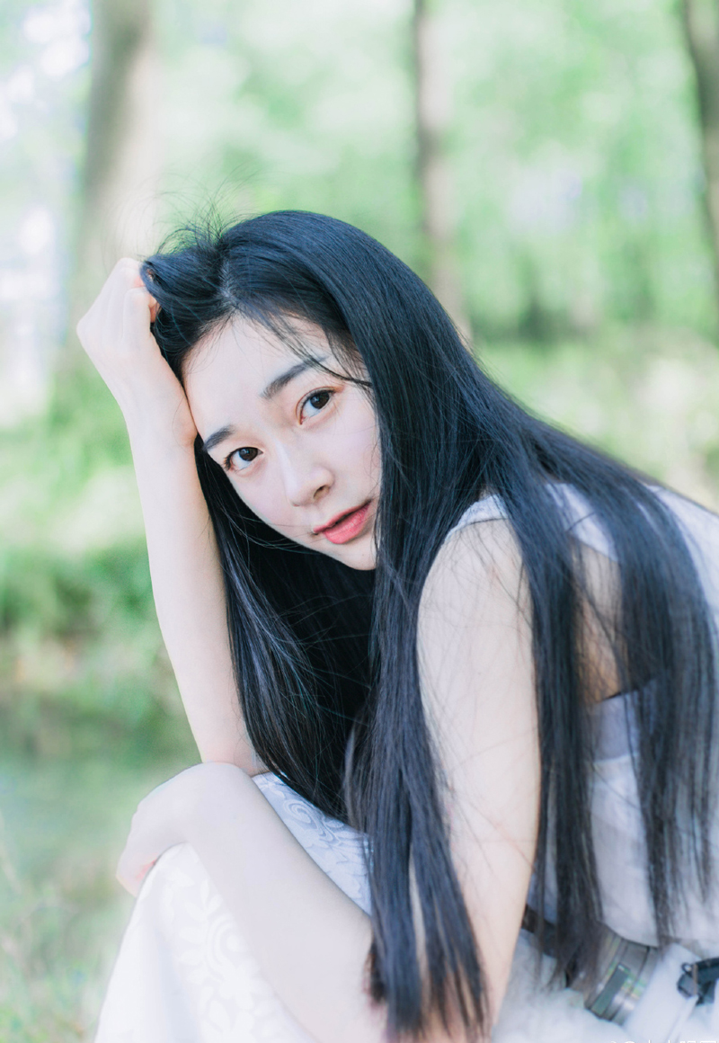 吕布要统一天下，却又不想投入太多，所以他要逼，逼得如今仅存的三家诸侯自相征伐，因为地势的原因，江东注定不可能跟曹刘一条心，这也是吕布先入蜀而非先定中原的一个重要原因，他需要江东在后面来搞风搞雨，令曹刘无法全力来对付吕布，有时候三家真不如两家，这天下太小，小到现在已经无法容纳四家诸侯。